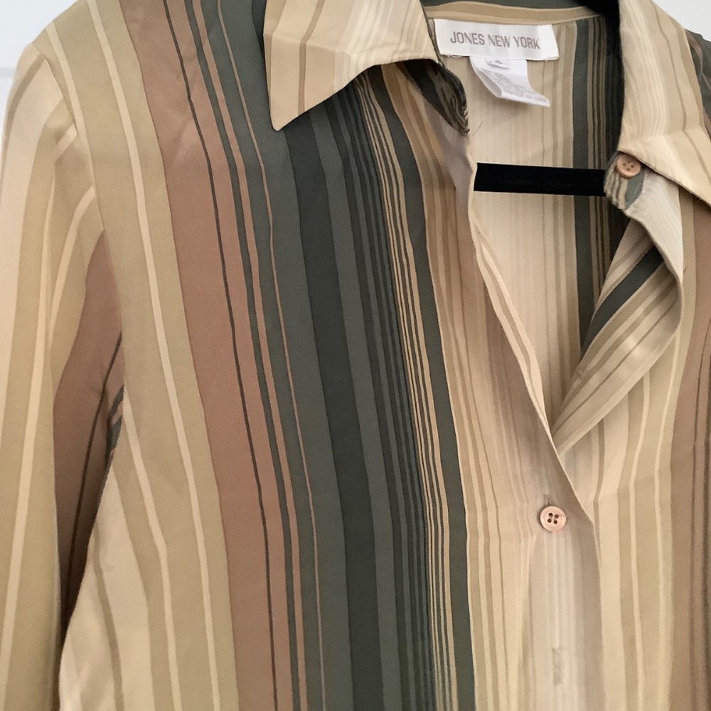 Blouse - Picture 2 of 5
